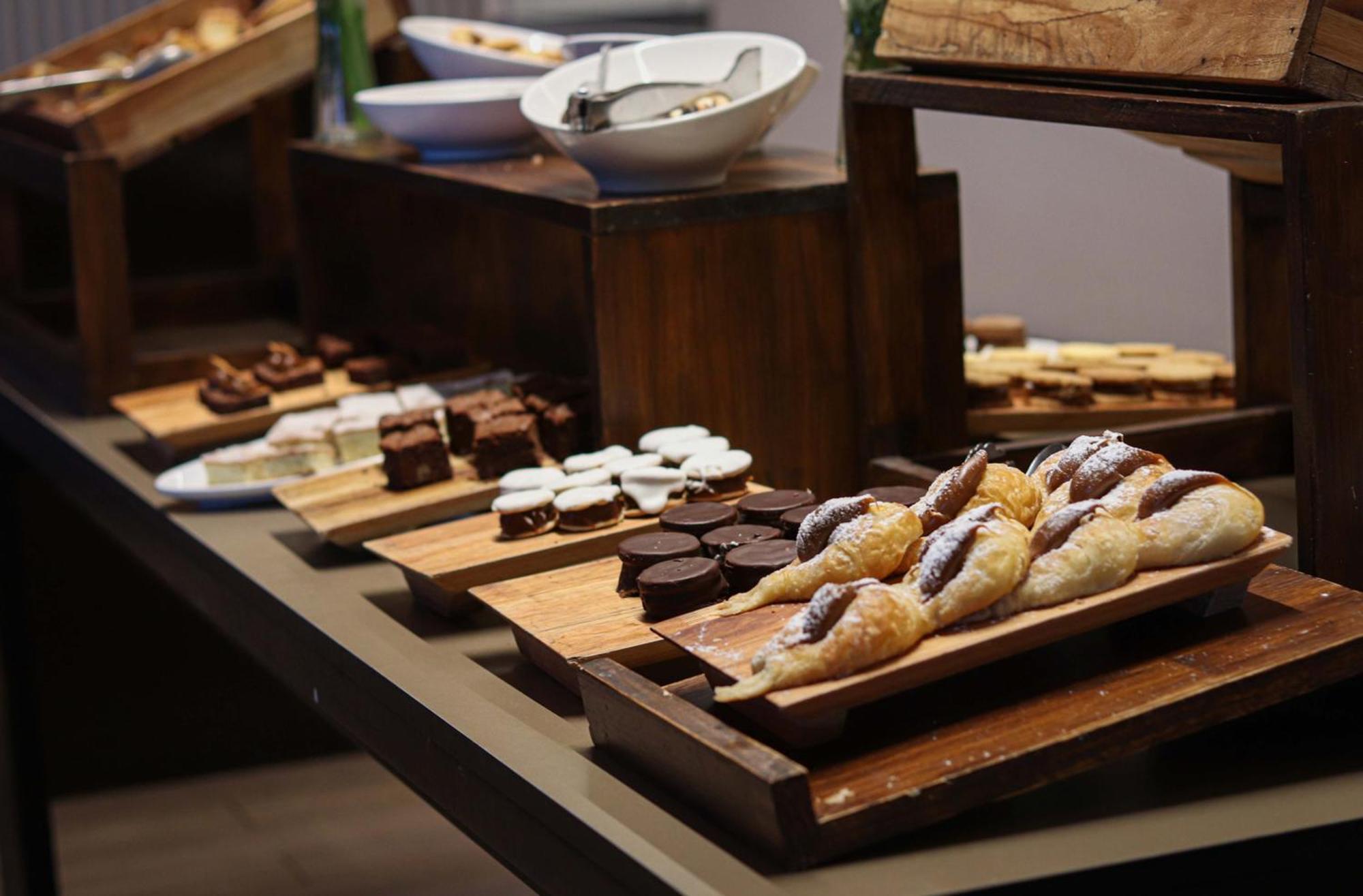 Wyndham Nordelta Tigre - Buenos Aires Hotel Exterior photo A selection of desserts